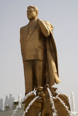 President Niyazov's head on Lenin's body